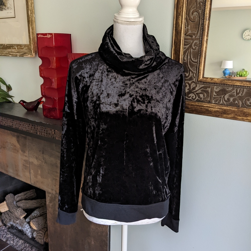 Betsey Johnson Performance Black Velvet Cowl Turtleneck Sweatshirt Womens Medium